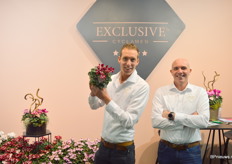 Sander Burger en Walter v/d Verg van Kwekerij Bergcamp, dat een nieuwe uitstraling presenteerde en alle planten vanaf nu onder deze zelfde branding in de markt zet. En dan is er nog een nieuwtje, vanaf volgend jaar hoopt men ook geurgeraniums in de markt te zetten.